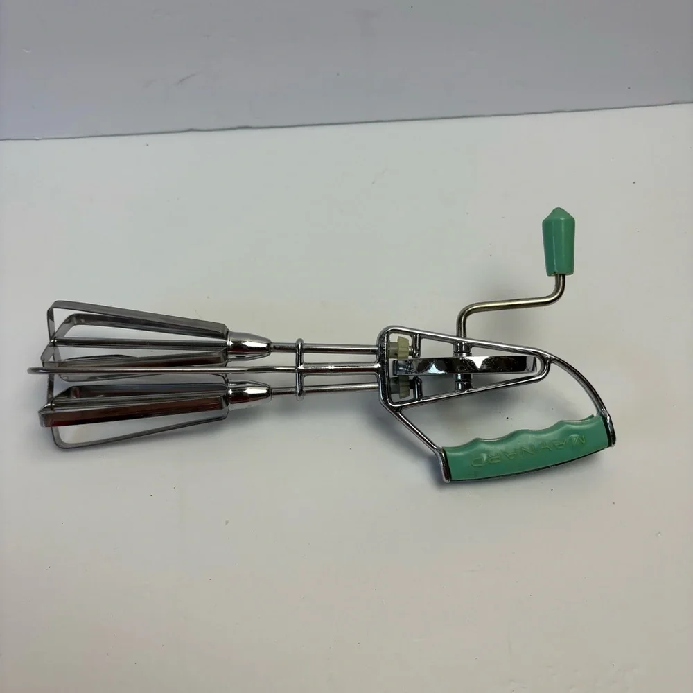 Vintage Maynard 1950s Handheld Egg Beater with Seafoam Green Handle MCM
